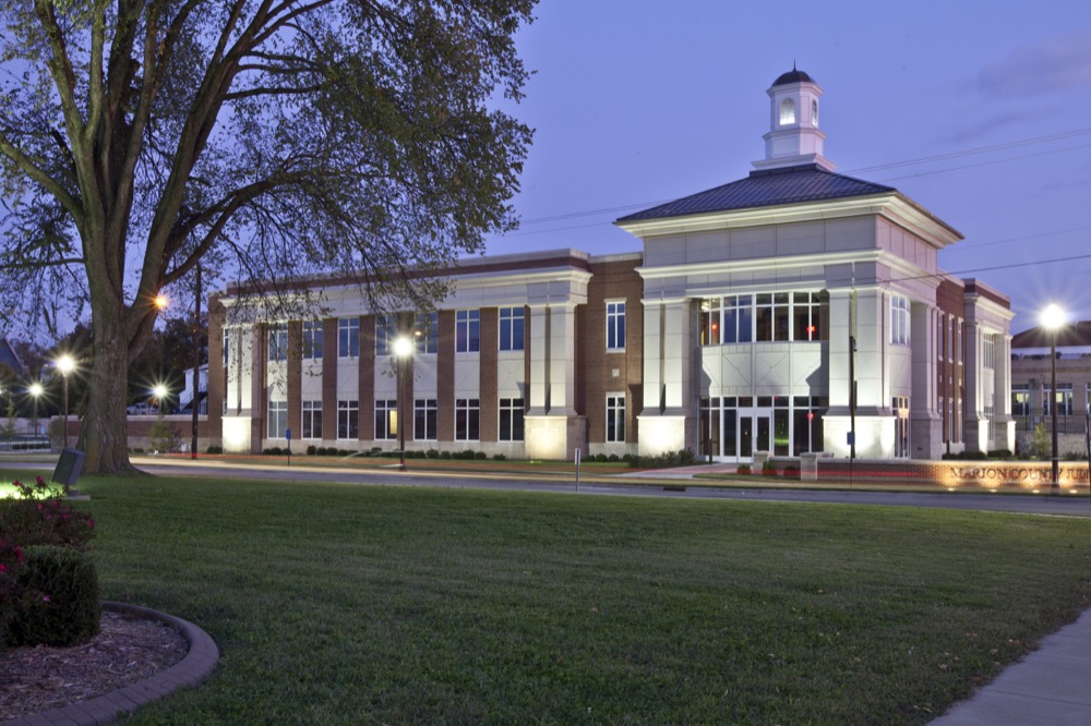 The design is classical in style. The use of brick and stone with classical stone columns at the courtrooms and the entry provide a strong architectural connection complementing the Georgian style of the Hourigan County Office Building.