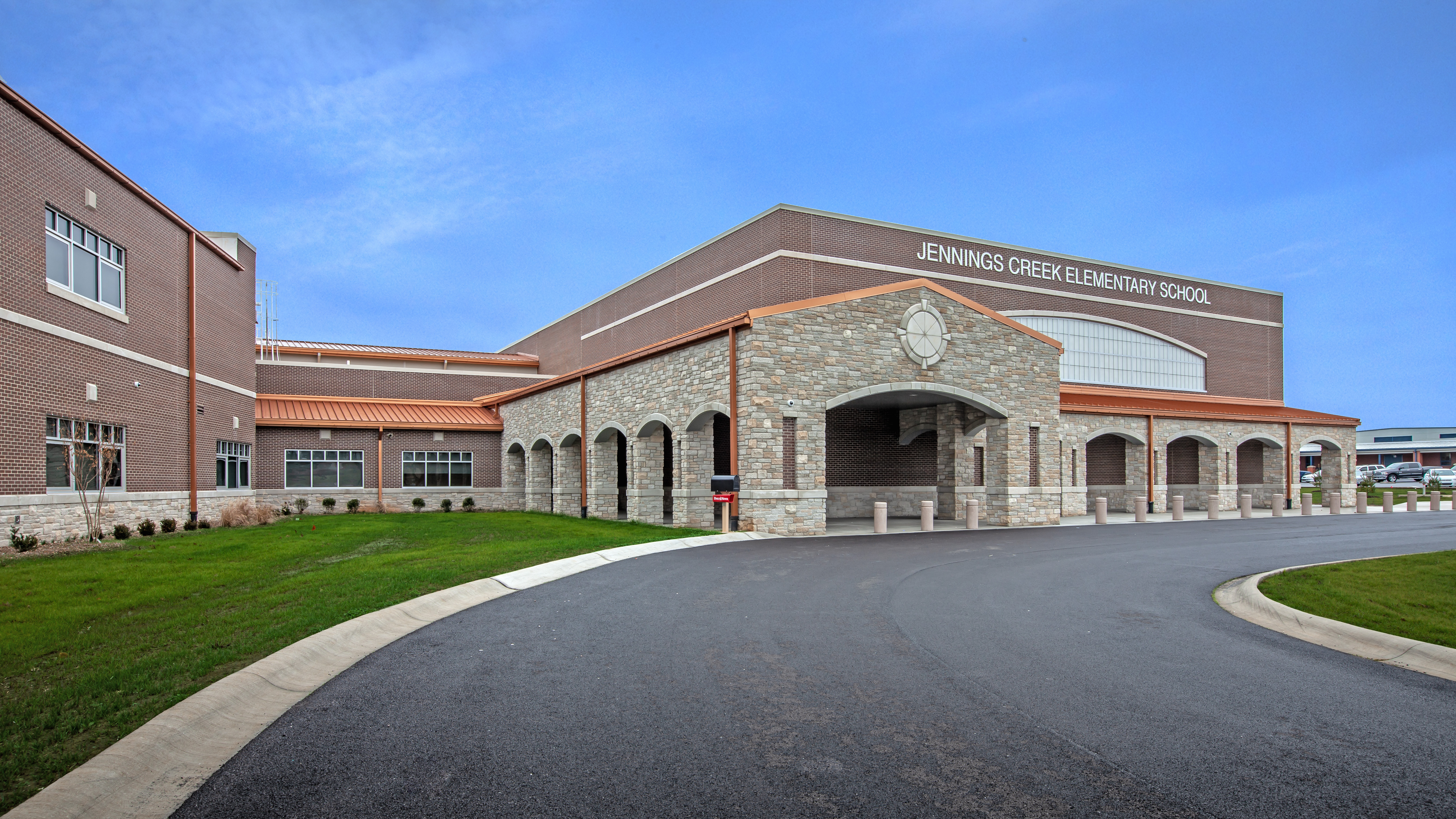 Located within a campus shared with the existing Henry Moss Middle School, Jennings Creek Elementary will encourage Integrated Learning, between the two facilities and promote a P-8 campus